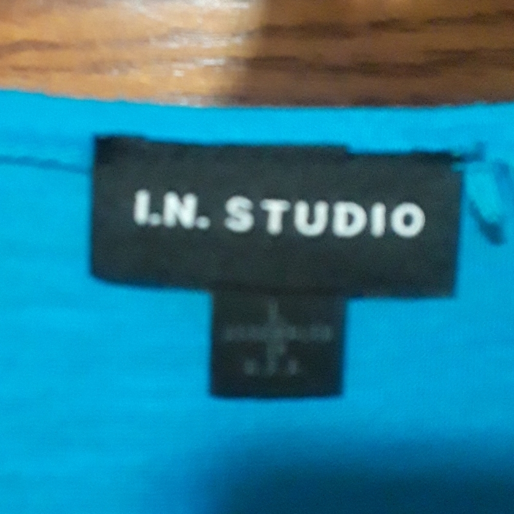 IN Studio top - Picture 5 of 5